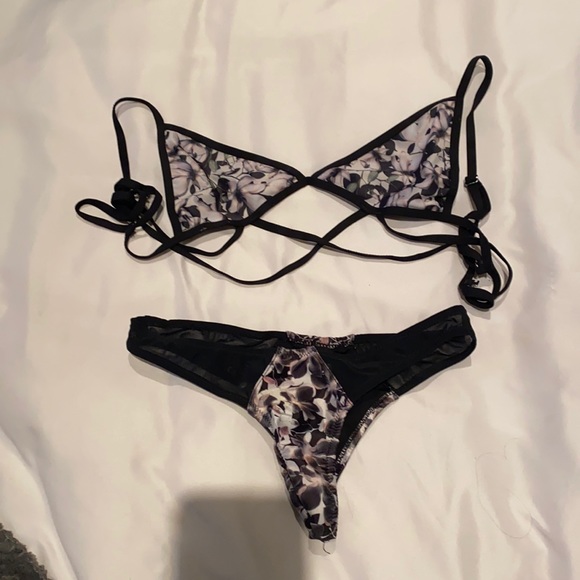 Bathing suit - Picture 1 of 1